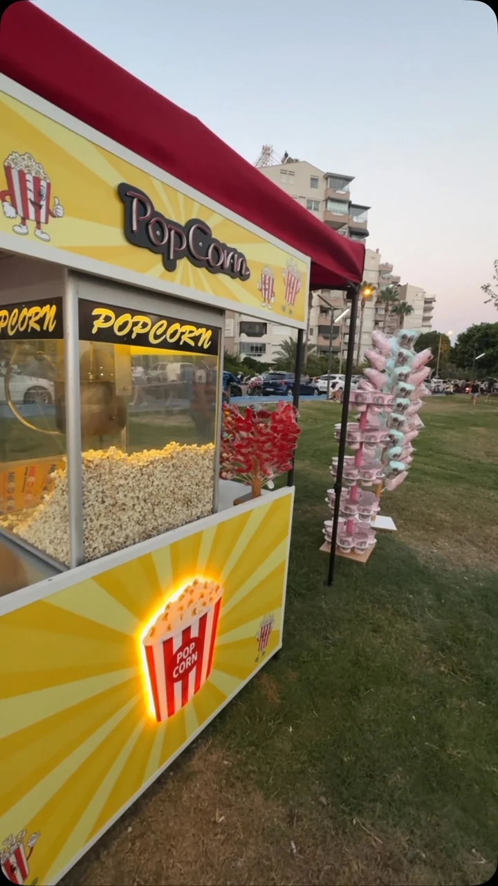 Açık havada sinema keyfi — @antalyapamukseker Instagram paylaşımı